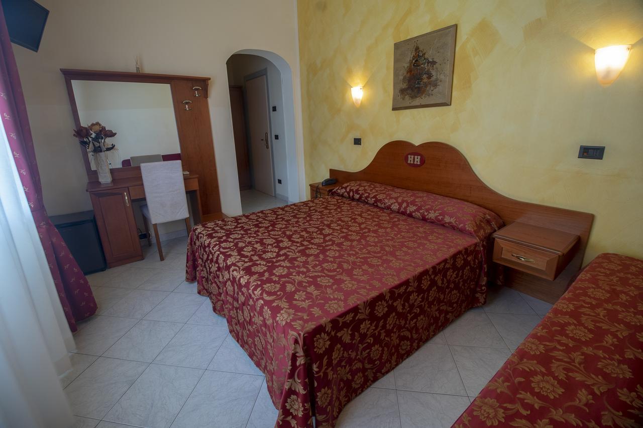 Hotel Herve Марина ди Маса Екстериор снимка