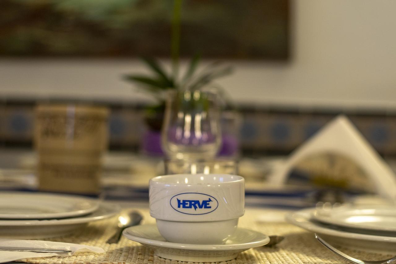 Hotel Herve Марина ди Маса Екстериор снимка