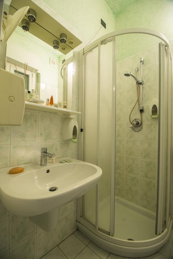 Hotel Herve Марина ди Маса Екстериор снимка
